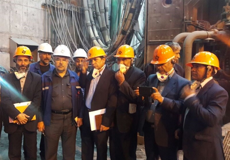 خبرنگاران کرمانی از کارخانه‌های فولاد شهرستان بردسیر بازدید کردند