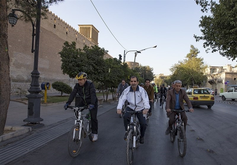 مدیران شهری شیراز از سعدی تا حافظیه را رکاب زدند