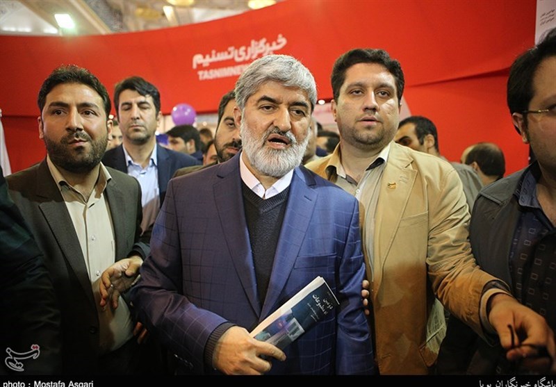 علی مطهری از غرفه خبرگزاری تسنیم بازدید کرد