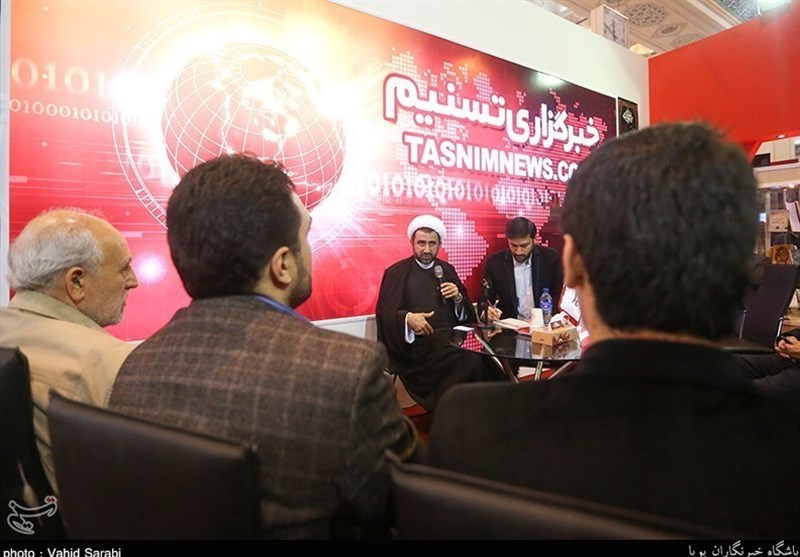 عضو مجلس علمایی بحرین از غرفه خبرگزاری تسنیم بازدید کرد