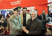 حضور رئیس سازمان حفظ آثار و نشر ارزش های دفاع مقدس ارتش در غرفه تسنیم