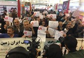 حضور اعتراض‌آمیز شاکیان پرونده مسکن برق تهران در نمایشگاه مطبوعات