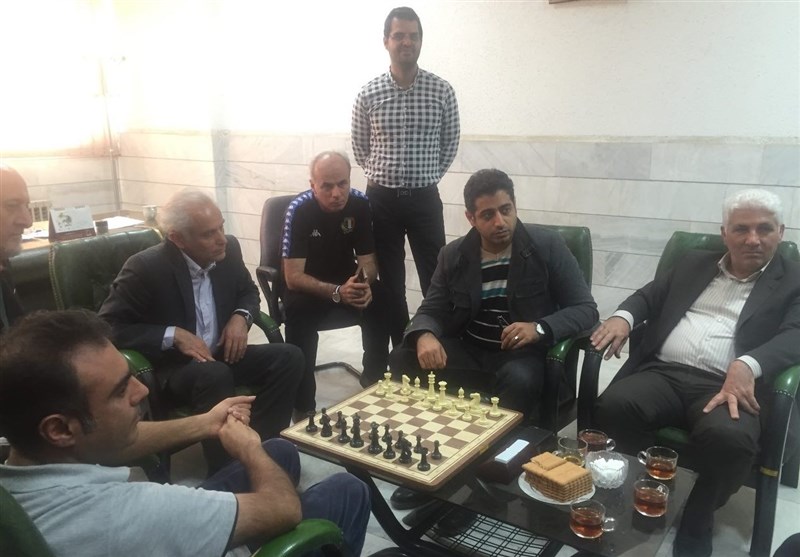 بازدید سجادی از فدراسیون شطرنج/ بازی معاون وزیر با قائم‌مقامی + تصاویر