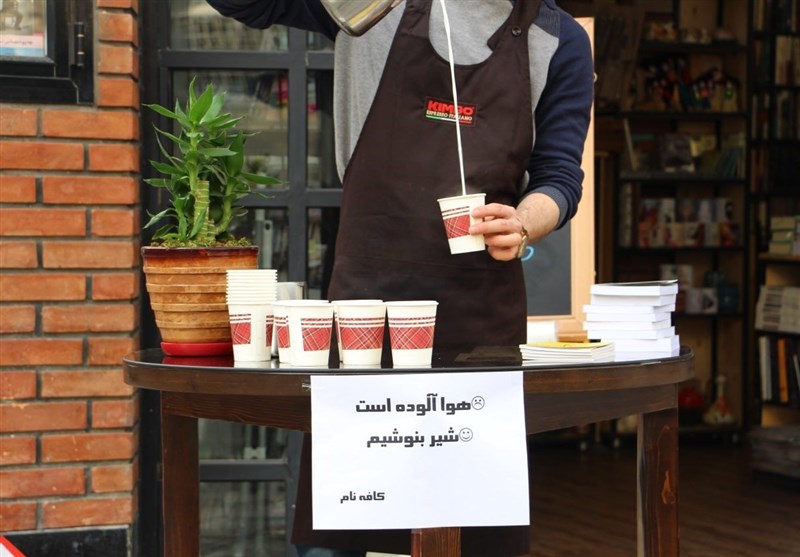 اقدام جالب یک «کافه کتاب» در آلوده‌ترین روز تهران+عکس