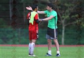 جواد نکونام و رضا قوچان‌نژاد - تمرین تیم ملی فوتبال در مالزی