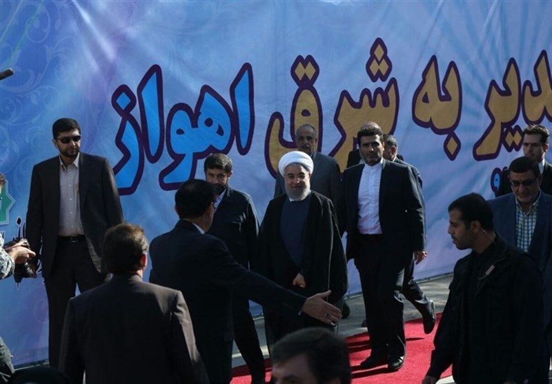 گفت‌و‌گوی رئیس جمهور با زائران در مرز شلمچه / روحانی ادای احترام به ‌‌شهیدان دفاع مقدس را فراموش کرد