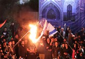 پرچم آمریکا و اسرائیل باز هم در بزرگترین راهپیمایی جهان به آتش کشیده شد + فیلم