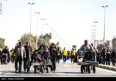 راهپیمایی زائران اربعین حسینی -نجف به کربلا