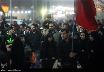 مسیرات لیلیة لزوار الأربعینیة من النجف نحو کربلاء