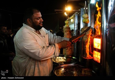 مسیرات لیلیة لزوار الأربعینیة من النجف نحو کربلاء