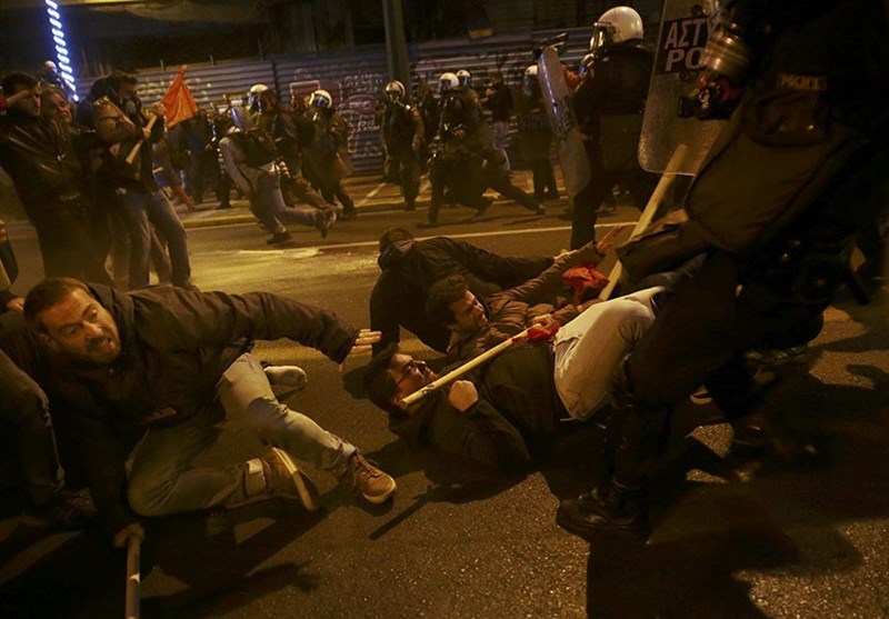 Greek Police Clash with Demonstrators Protesting Obama’s Visit to Athens