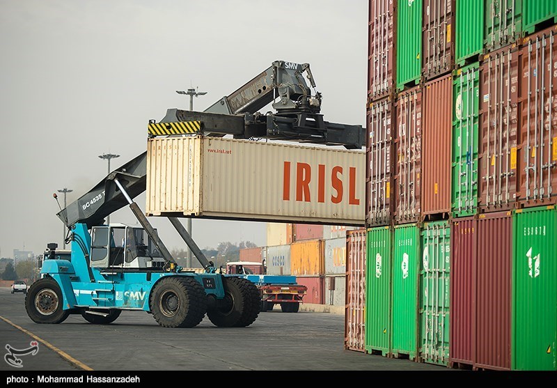 وضعیت صادرات در استان اصفهان متناسب با ظرفیت تولیدات نیست