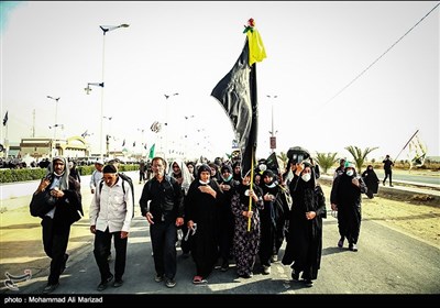 راهپیمایی زائران اربعین حسینی -نجف به کربلا