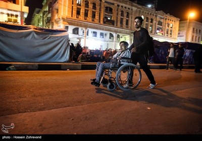 حضور زائرین معلول در مسیر نجف به کربلا