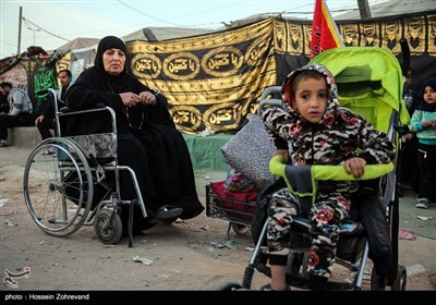 حضور زائرین معلول در مسیر نجف به کربلا