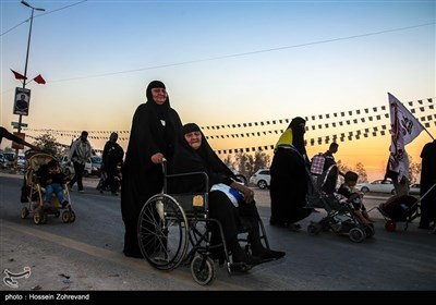 حضور زائرین معلول در مسیر نجف به کربلا