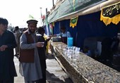 شوق خدمت‌رسانی به زائران پاکستانی اربعین در میان مردم سیستان و بلوچستان
