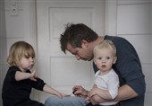 عکس / پدران سوئدی چطور بچه‌داری می‌کنند؟