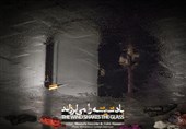«باد شیشه را میلرزاند»