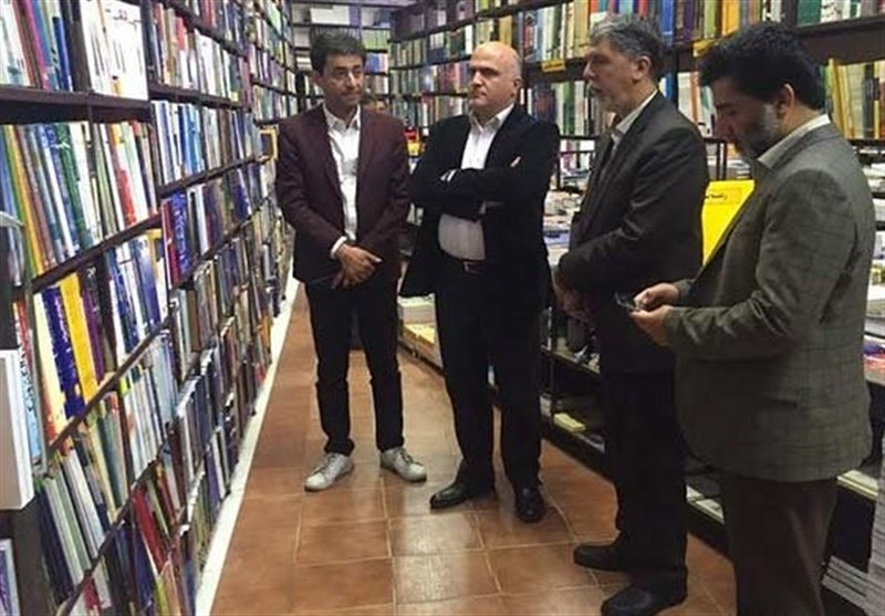 بازدید معاون فرهنگی ارشاد از کتابفروشی 127 ساله در شیراز