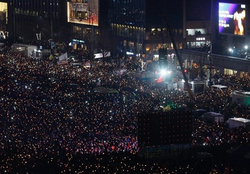 S. Koreans Demand President’s Removal in New Year's Eve Protest