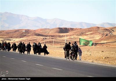 پیاده روی زائران حرم رضوی - مشهد