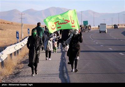 پیاده روی زائران حرم رضوی - مشهد