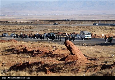 پیاده روی زائران حرم رضوی - مشهد