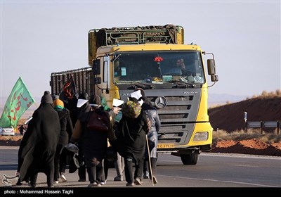 پیاده روی زائران حرم رضوی - مشهد