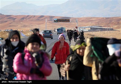 پیاده روی زائران حرم رضوی - مشهد