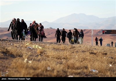 پیاده روی زائران حرم رضوی - مشهد