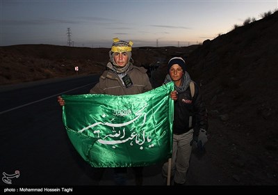 پیاده روی زائران حرم رضوی - مشهد