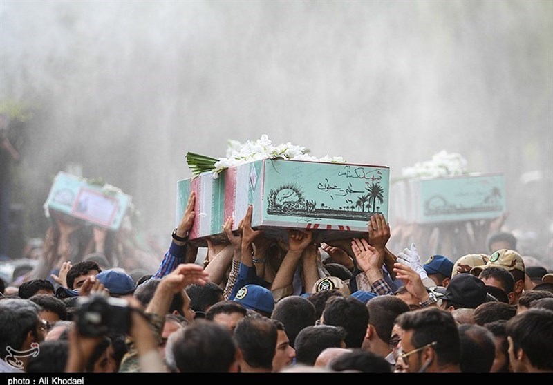 تشییع پیکر 17 شهید گمنام در استان کرمان/پیکر شهید &quot;‌عبداللهی&quot; در رفسنجان تدفین شد