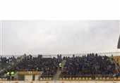 ادامه درگیری لک و هواداران استقلال این بار در قم/ حضور دو هزار نفر در ورزشگاه + تصاویر