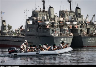  درگیری تیم اسکورت نیروی دریایی ارتش با دزدان دریایی در خلیج عدن 