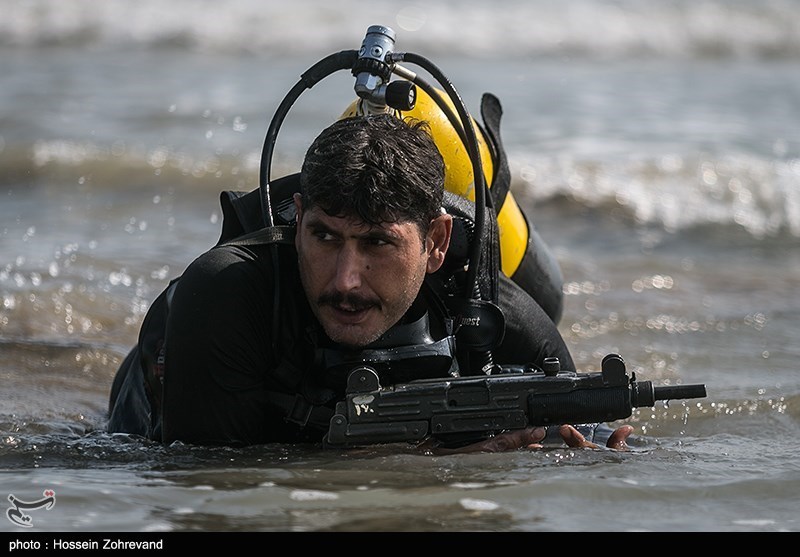 ایرانی فوج کے خصوصی دستوں کی پانی اور خشکی میں مشقیں/ تصویری رپورٹ