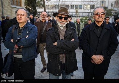 سیامک اطلسی، ضیاءالدین دری و محمدعلی سجادی در مراسم تشییع پیکر مرحوم محمد زرین‌دست کارگردان و بازیگر سینما