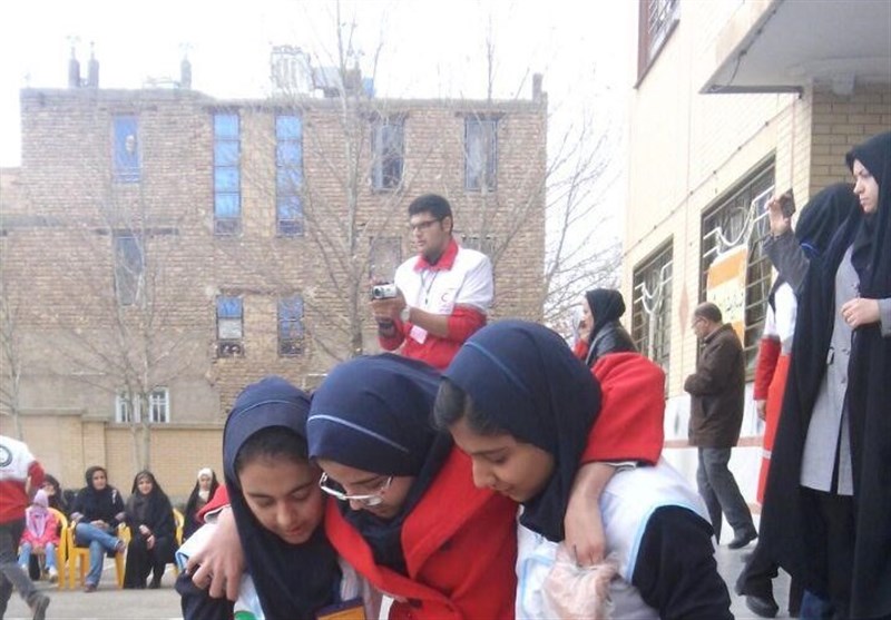 مانور سراسری زلزله در مدارس استان اصفهان برگزار شد