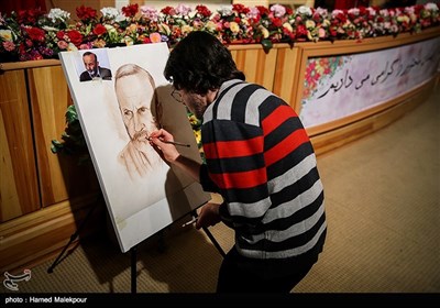 نقاشی تمثال مرحوم حسن شایانفر مدیر دفتر پژوهش‌های مؤسسه کیهان توسط یکی از دانشجویان
