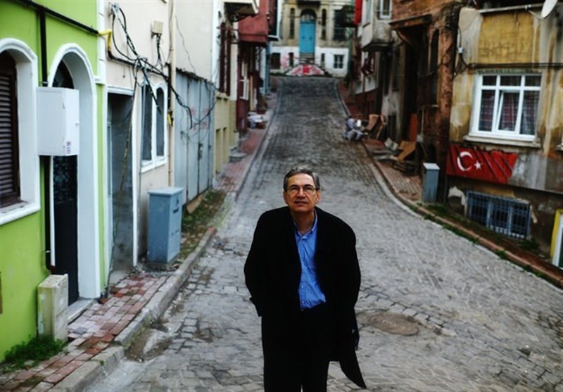 انتقاد اورهان پاموک از نبود آزادی بیان و بازداشت نویسندگان در ترکیه