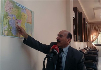 عمید سوری یشرح على الخریطة تقدم الجیش فی حلب