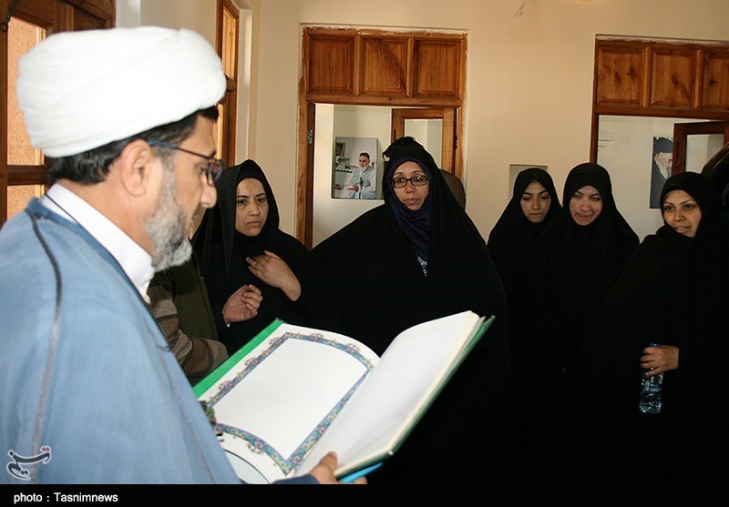 بازدید جمعی از شیعیان هندوستان از بیت امام خمینی (ره) به‌روایت تصویر