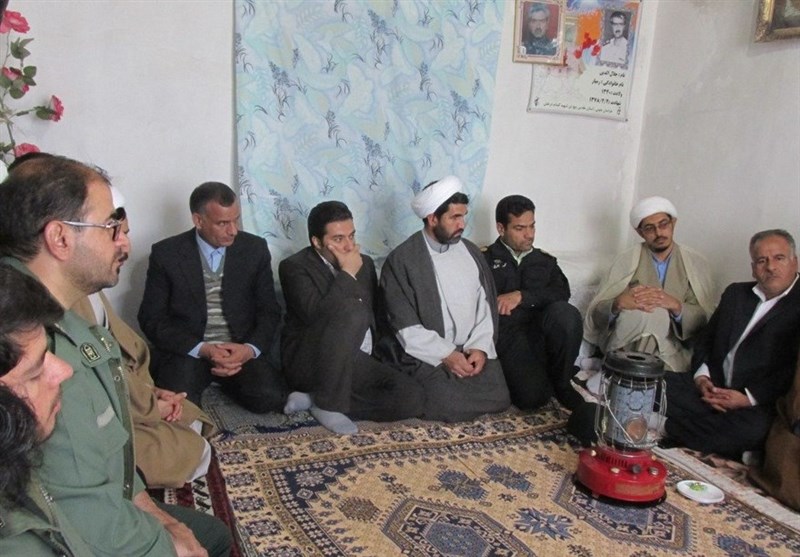 خانواده شهدا مروجان فرهنگ ایثار و شهادت هستند