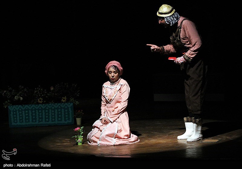 تئاتر ملی مهر کاشان در ارتقاء سطح مهارت بازیگران تئاتر کاشانی موثر است