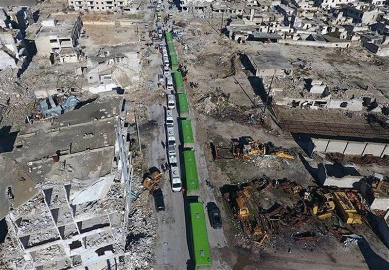 تصویری هوایی از خروج تروریست‌ها با اتوبوس‌های سبز