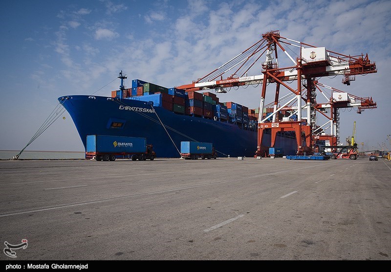 کشف صدها تُن پودر نیروزا و هزاران موبایل قاچاق از یک کشتی در بوشهر
