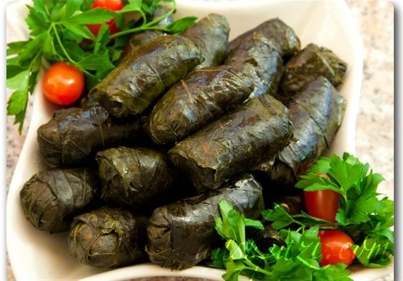 دلمه برگ مو غذای سنتی آذربایجان غربی بر سر سفره افطار+ تصاویر