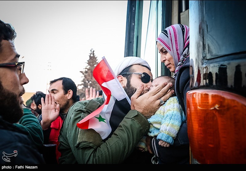 اشک‌ها و لبخند‌ها؛ تصاویر اختصاصی تسنیم از ورود اهالی کفریا و فوعه به «حلب» -2