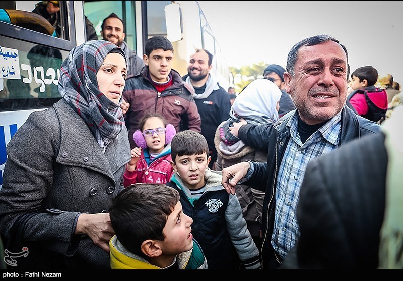 اشک‌ها و لبخند‌ها؛تصاویر اختصاصی تسنیم از ورود اهالی کفریا و فوعه به«حلب»-1