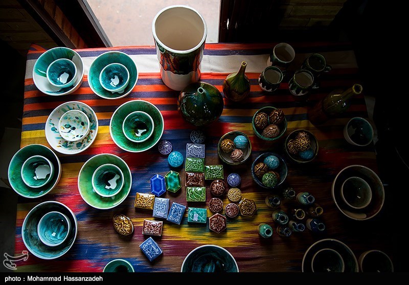 نمایشگاهی کوچک از صنایع دستی با روزنه‌های امید در اصفهان